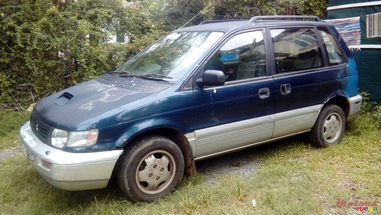 1995' Mitsubishi RVR photo #1