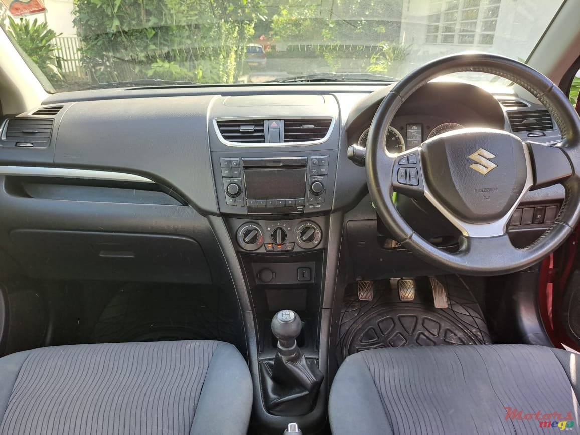 2013' Suzuki Swift photo #1