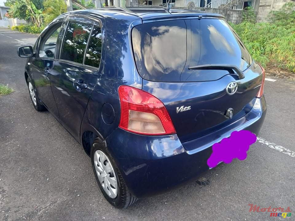2007' Toyota Vitz photo #5