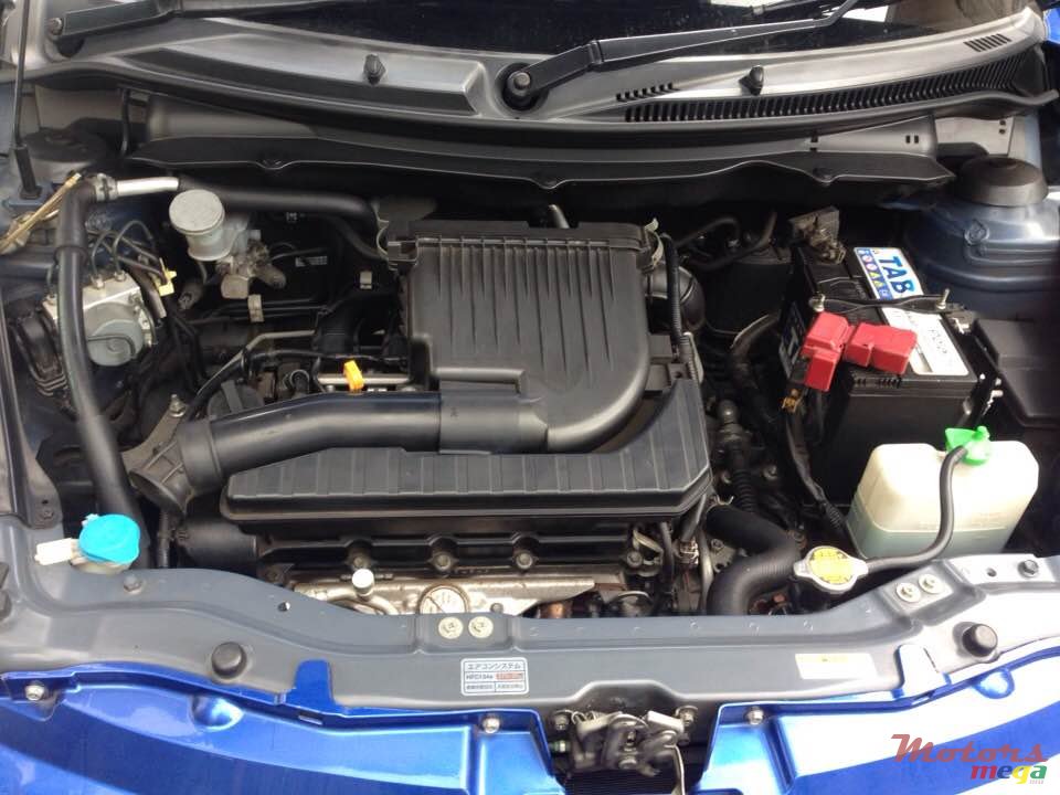 2011' Suzuki Swift photo #6