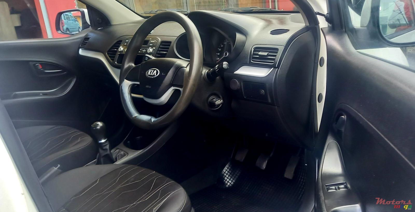 2013' Kia Picanto photo #5