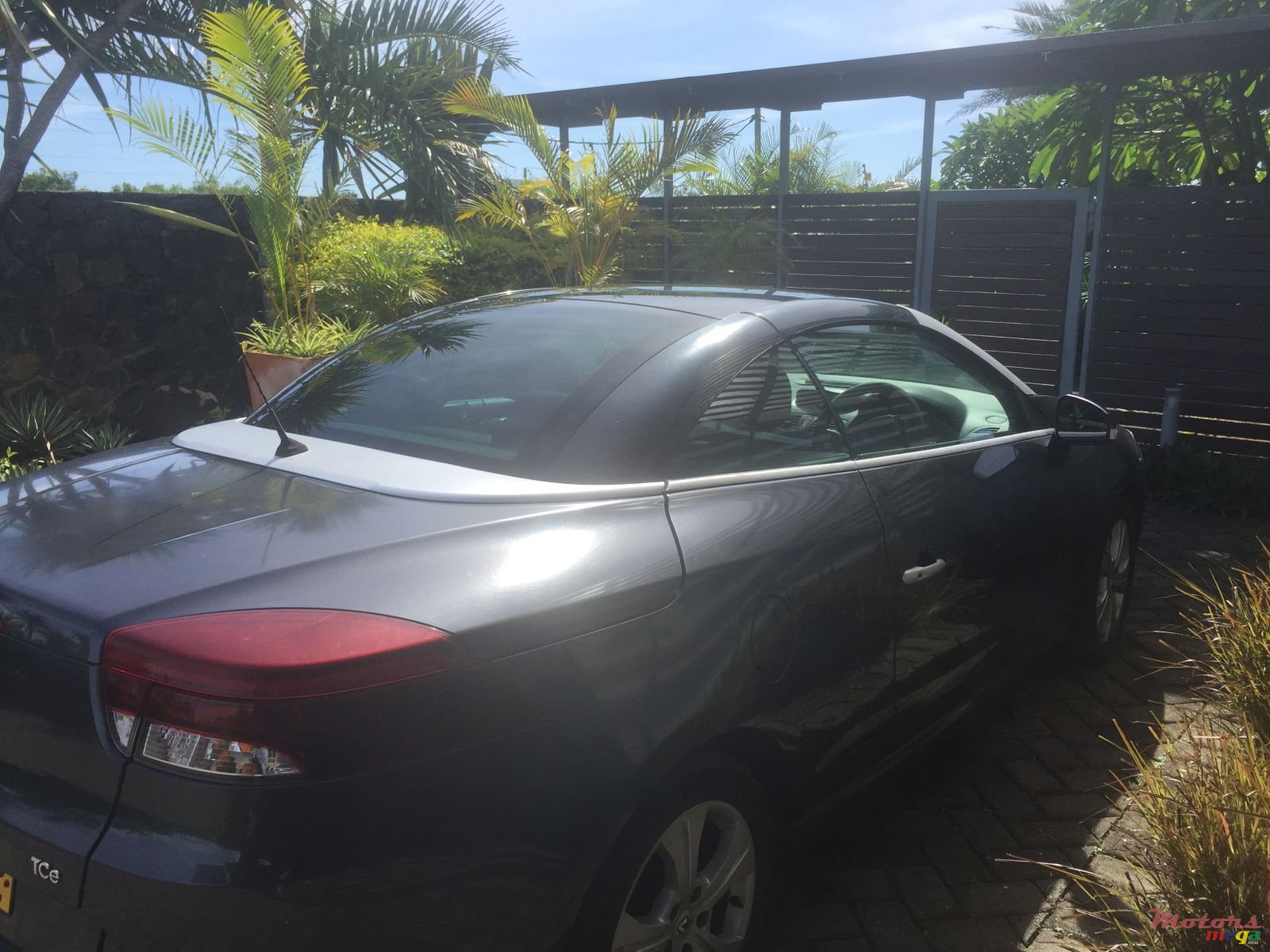 2012' Renault Megane photo #1