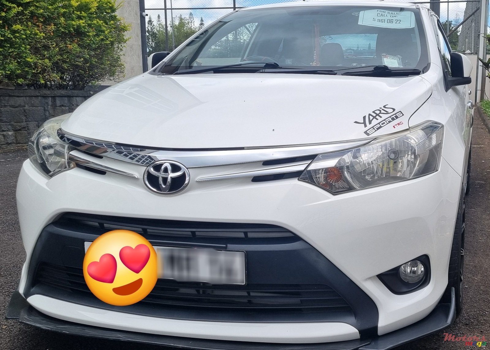 2014' Toyota Yaris photo #2