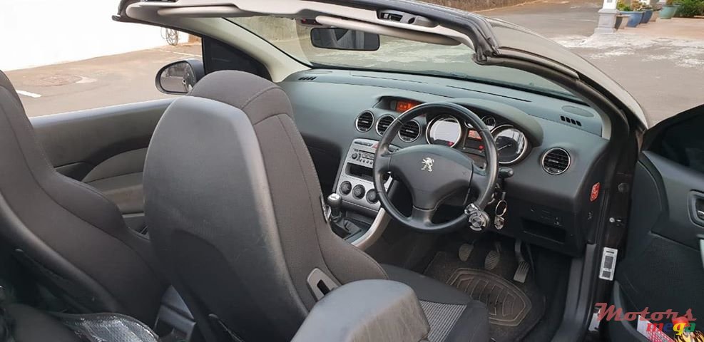 2012' Peugeot 308 photo #3