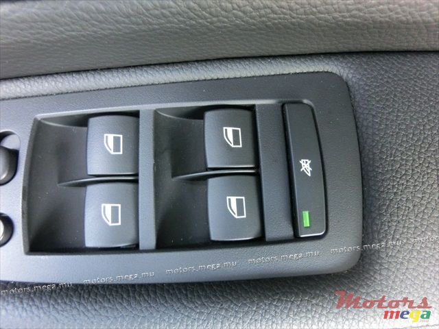 2010' BMW 1 Series photo #6