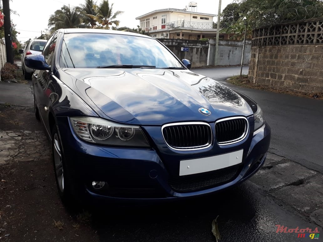 2010' BMW 3 Series photo #1