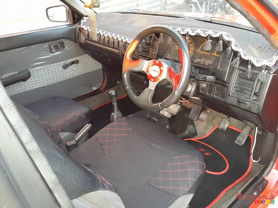 1993' Mazda 323 5d photo #4