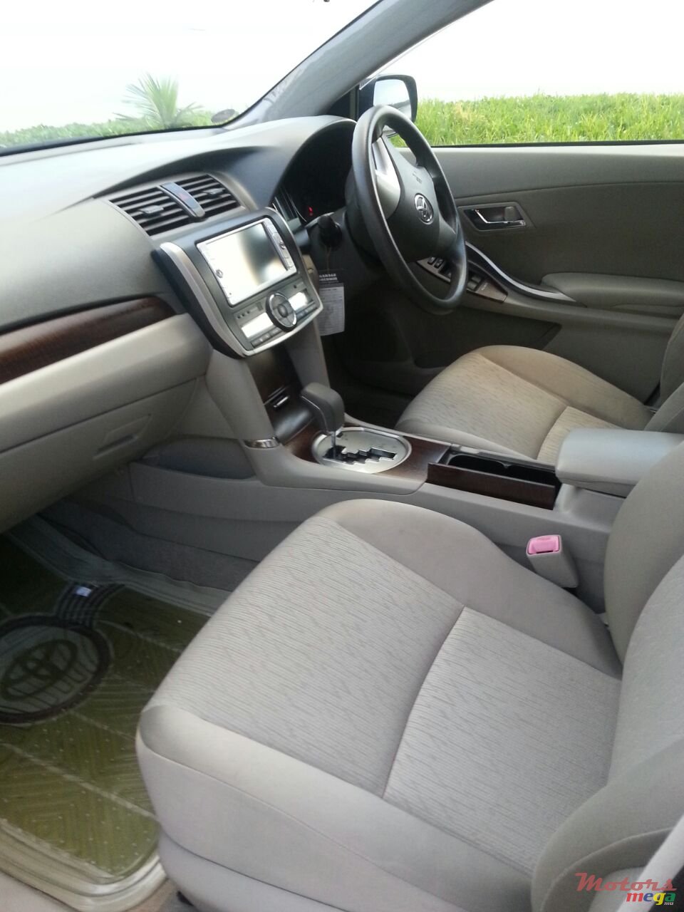 2011' Toyota Allion photo #2