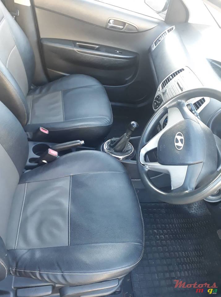 2011' Hyundai i20 photo #5