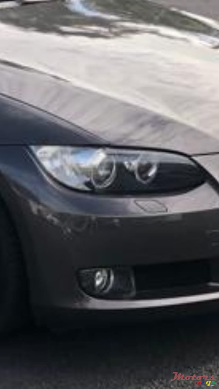 2010' BMW 3 Series Convertible photo #4