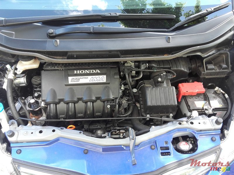 2012' Honda Fit Hybrid photo #6