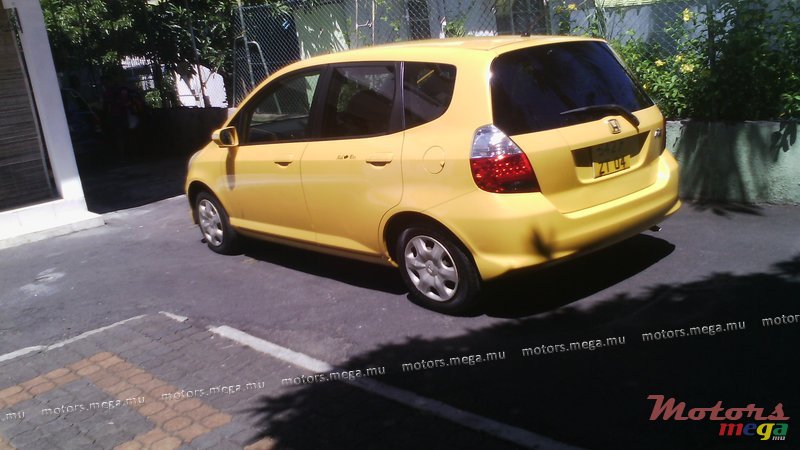 2004' Honda FIT photo #1