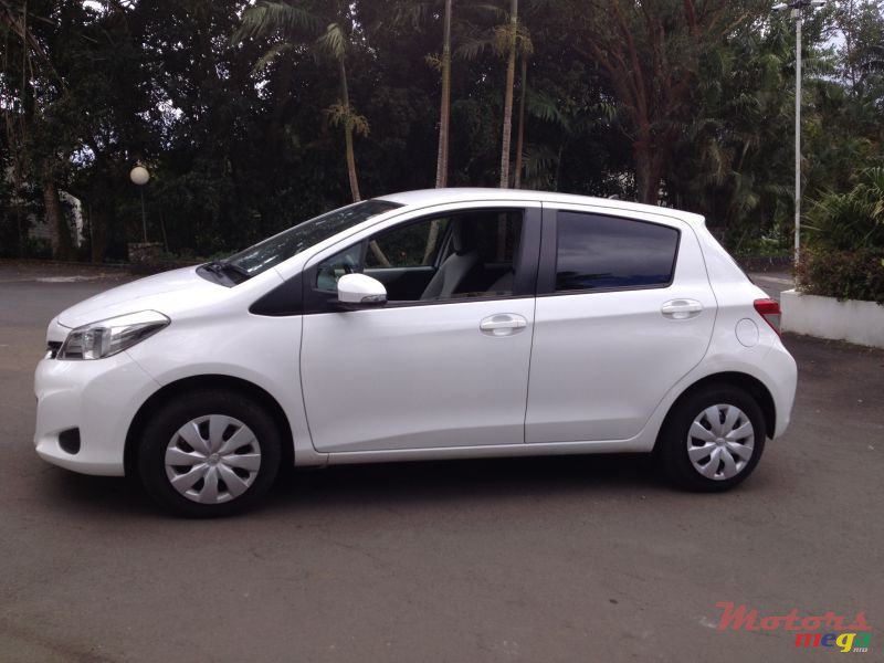 2013' Toyota Vitz photo #2