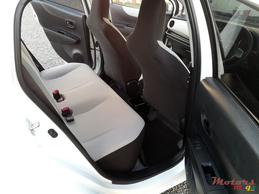 2013' Toyota Vitz Auto 1.3L JAPAN photo #4