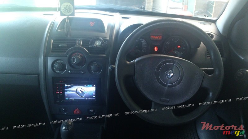 2004' Renault Megane photo #3