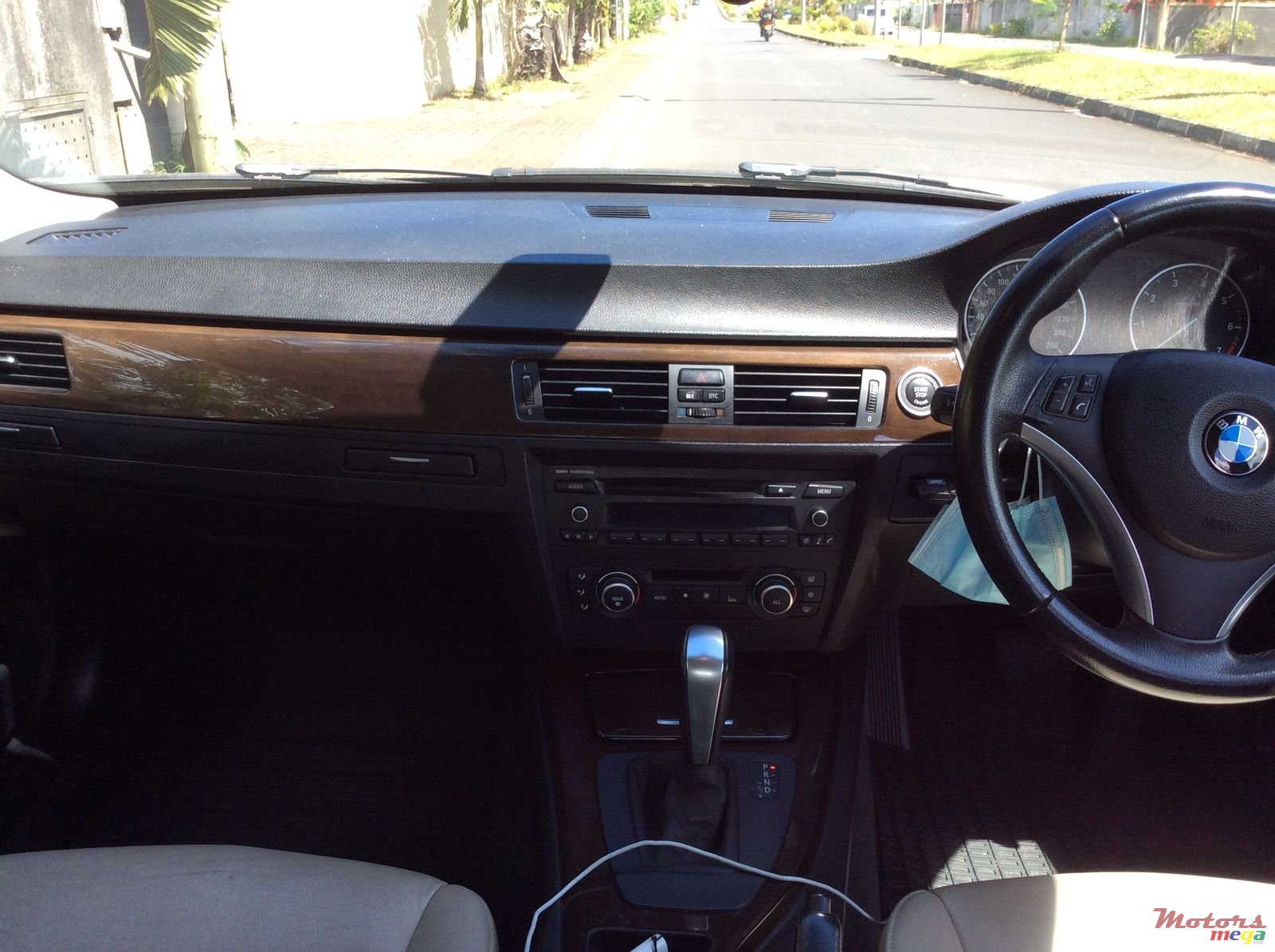 2011' BMW 3 Series photo #4