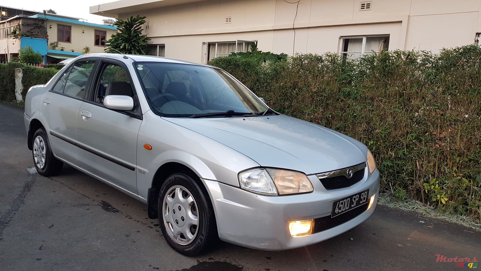 1999' Mazda 323 Protegé photo #1