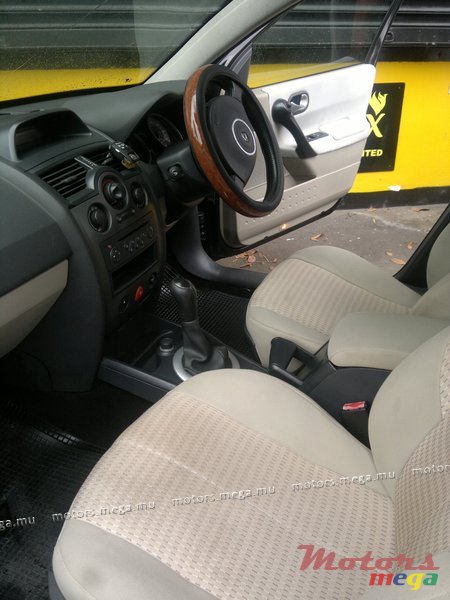 2006' Renault BERLINE 1.4 photo #1