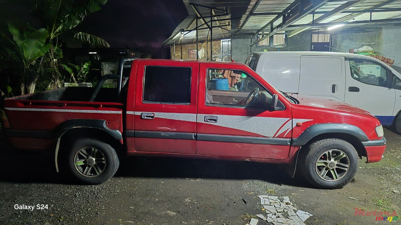 2000' Isuzu KB Series photo #1