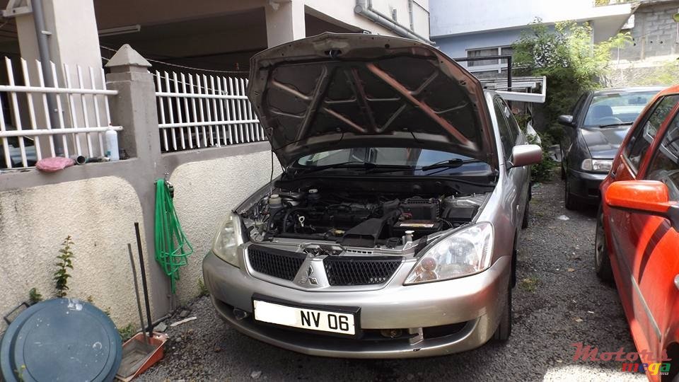 2006' Mitsubishi Lancer GLX photo #6