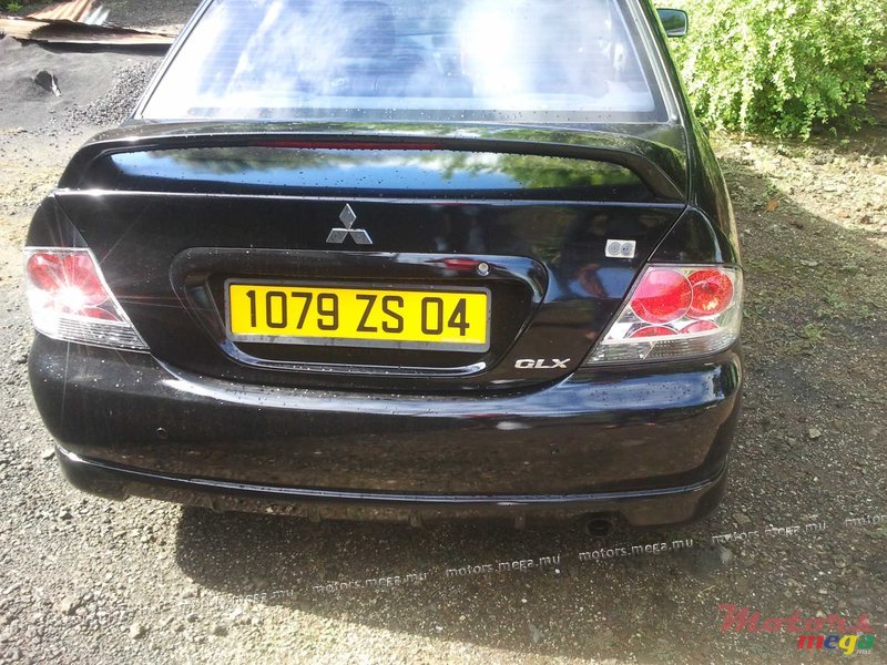 2004' Mitsubishi photo #2