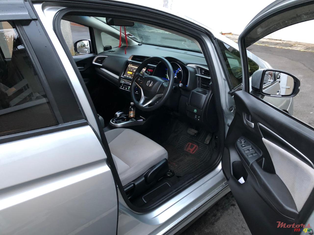 2014' Honda Fit hybrid photo #4