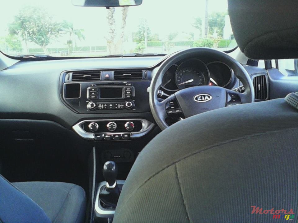 2012' Kia Rio sedan photo #3