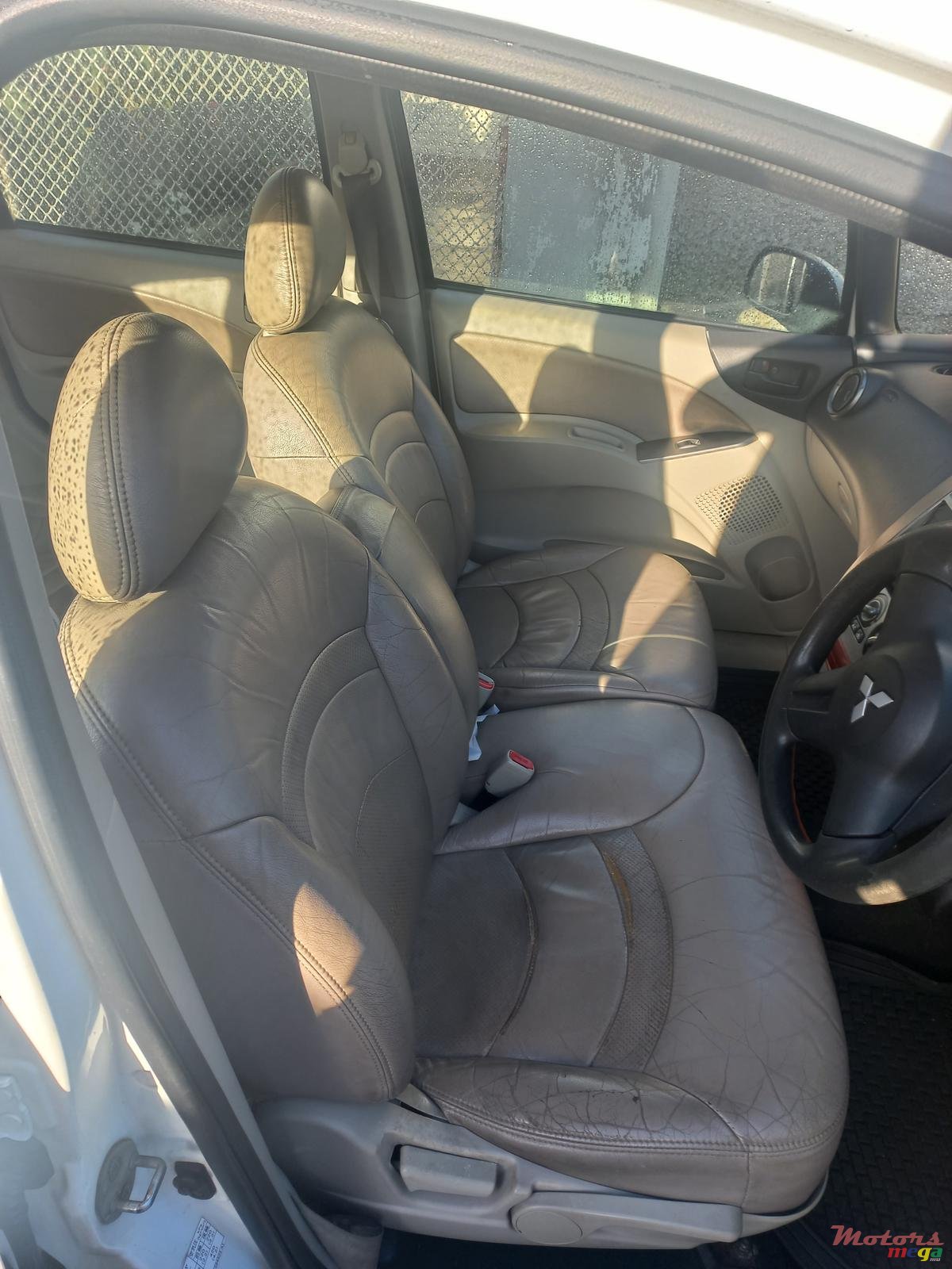 2003' Mitsubishi Colt photo #1