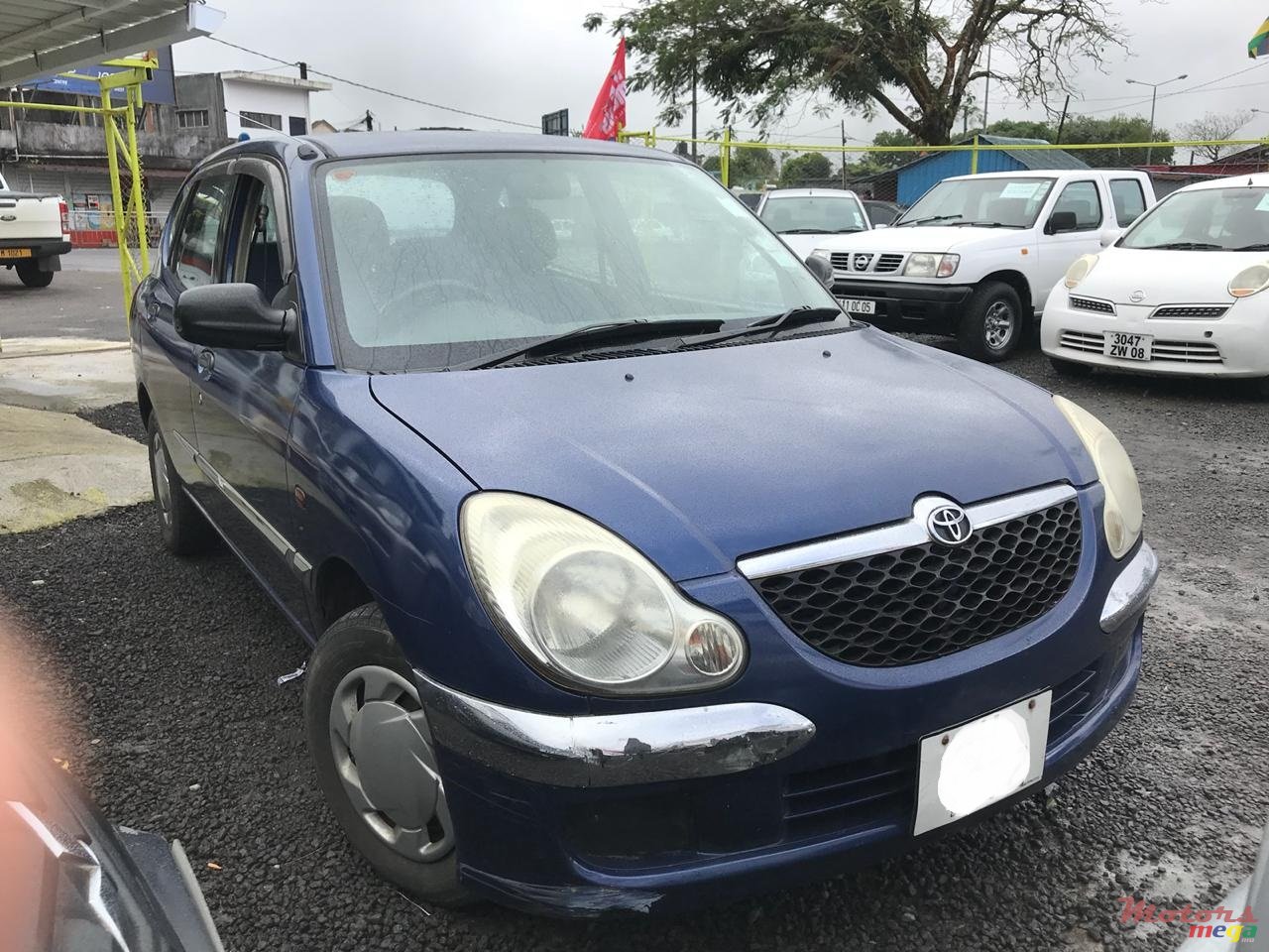 2002' Toyota Duet photo #2