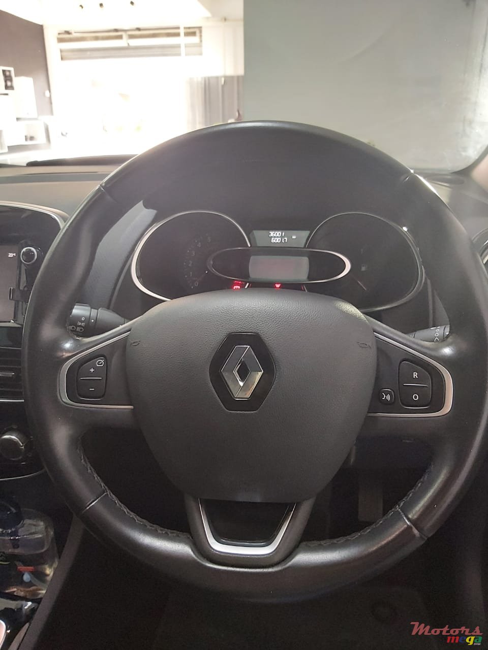 2018' Renault Clio Intens photo #3