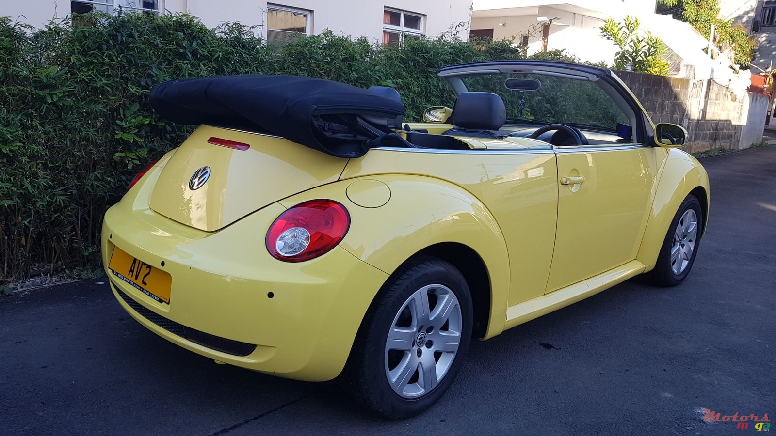 2009' Volkswagen Beetle Cabriolet photo #6