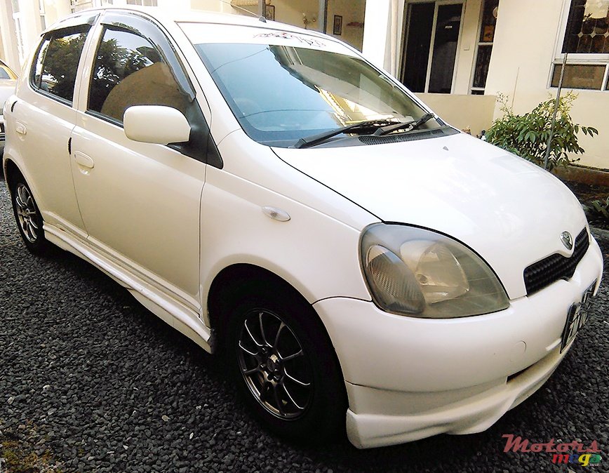 2000' Toyota Vitz photo #1