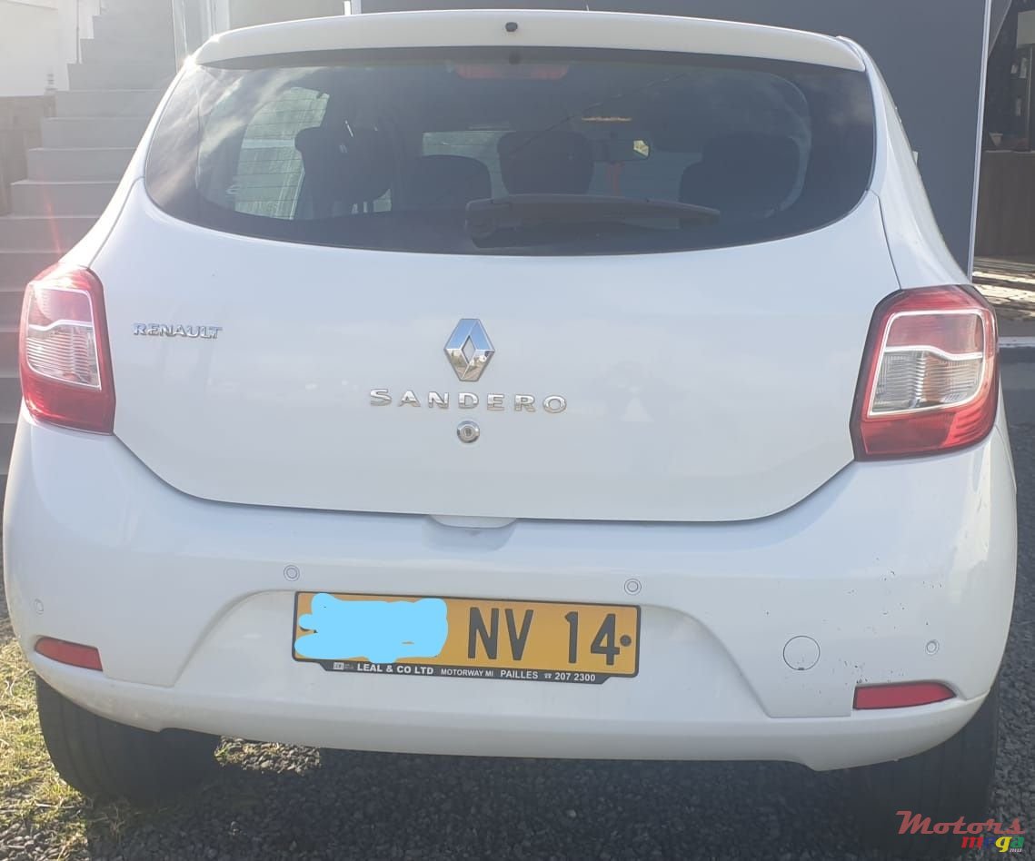 2014' Renault Sandero photo #3
