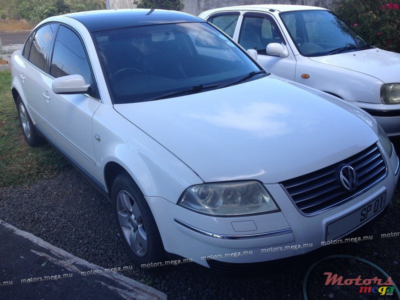 2001' Volkswagen Passat Highline 1.9TDI photo #1