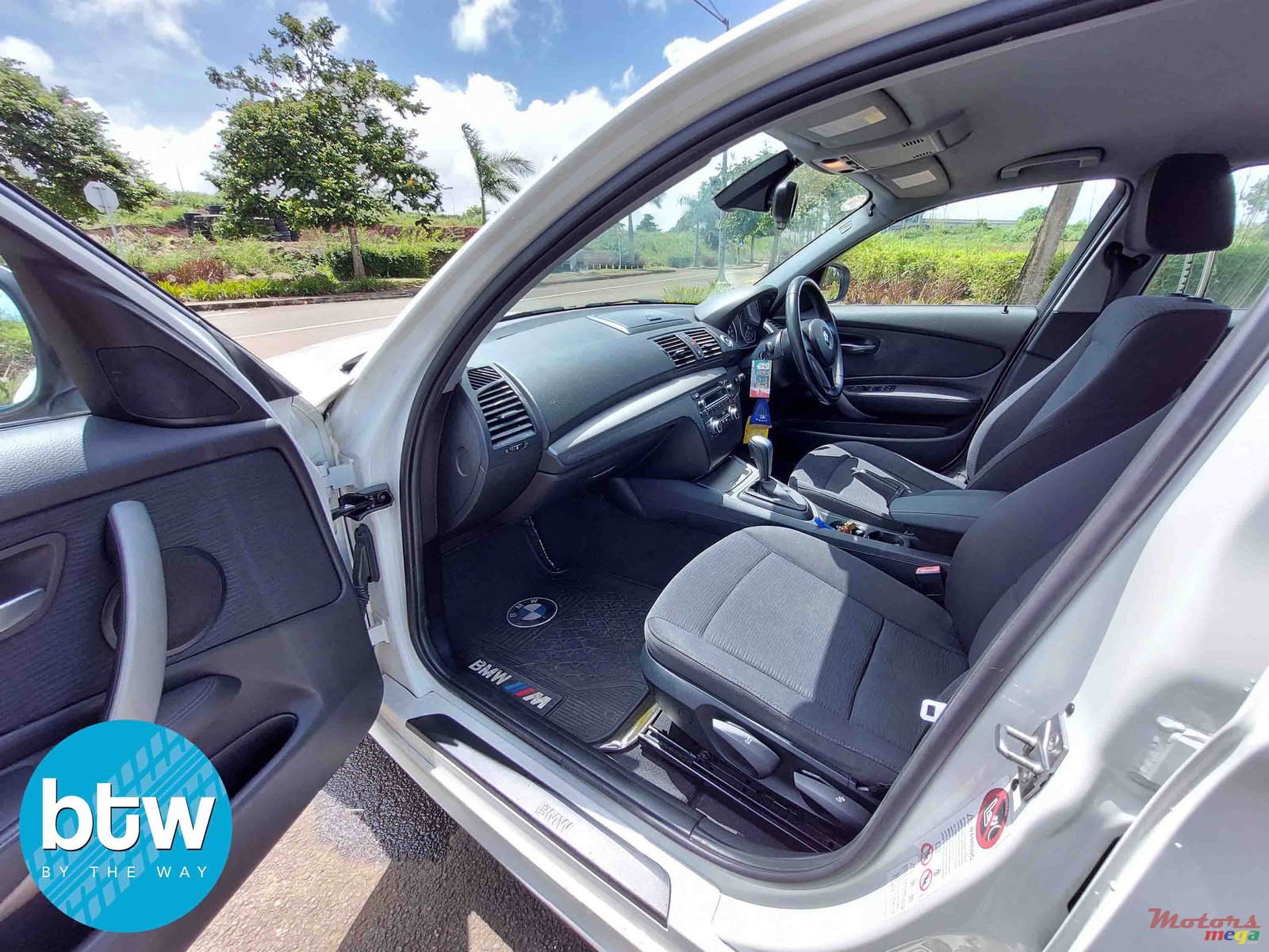 2011' BMW 1 Series photo #4