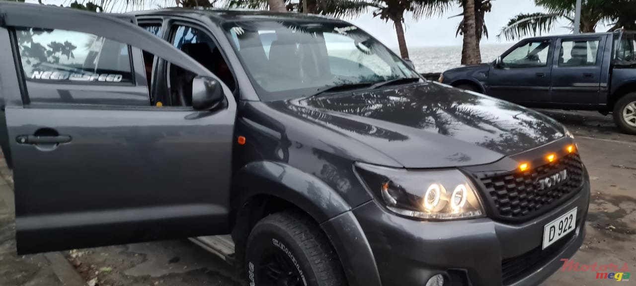 2015' Toyota photo #2