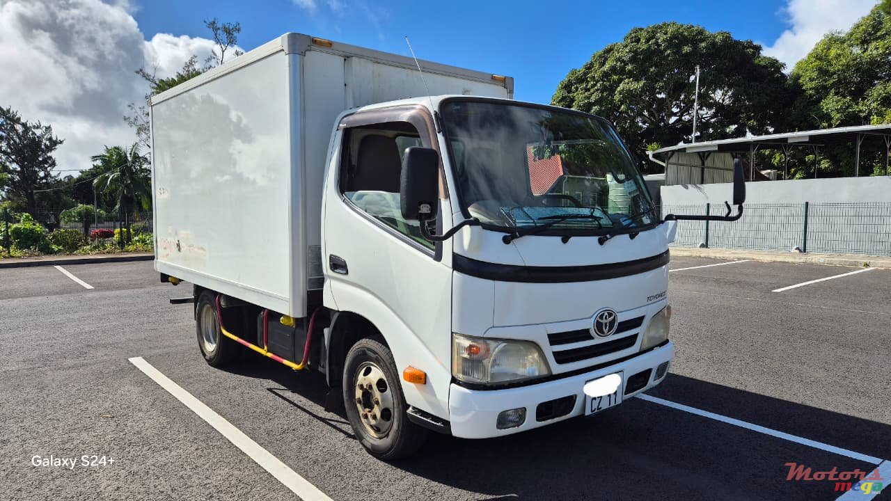 2011' Toyota Toyoace photo #1