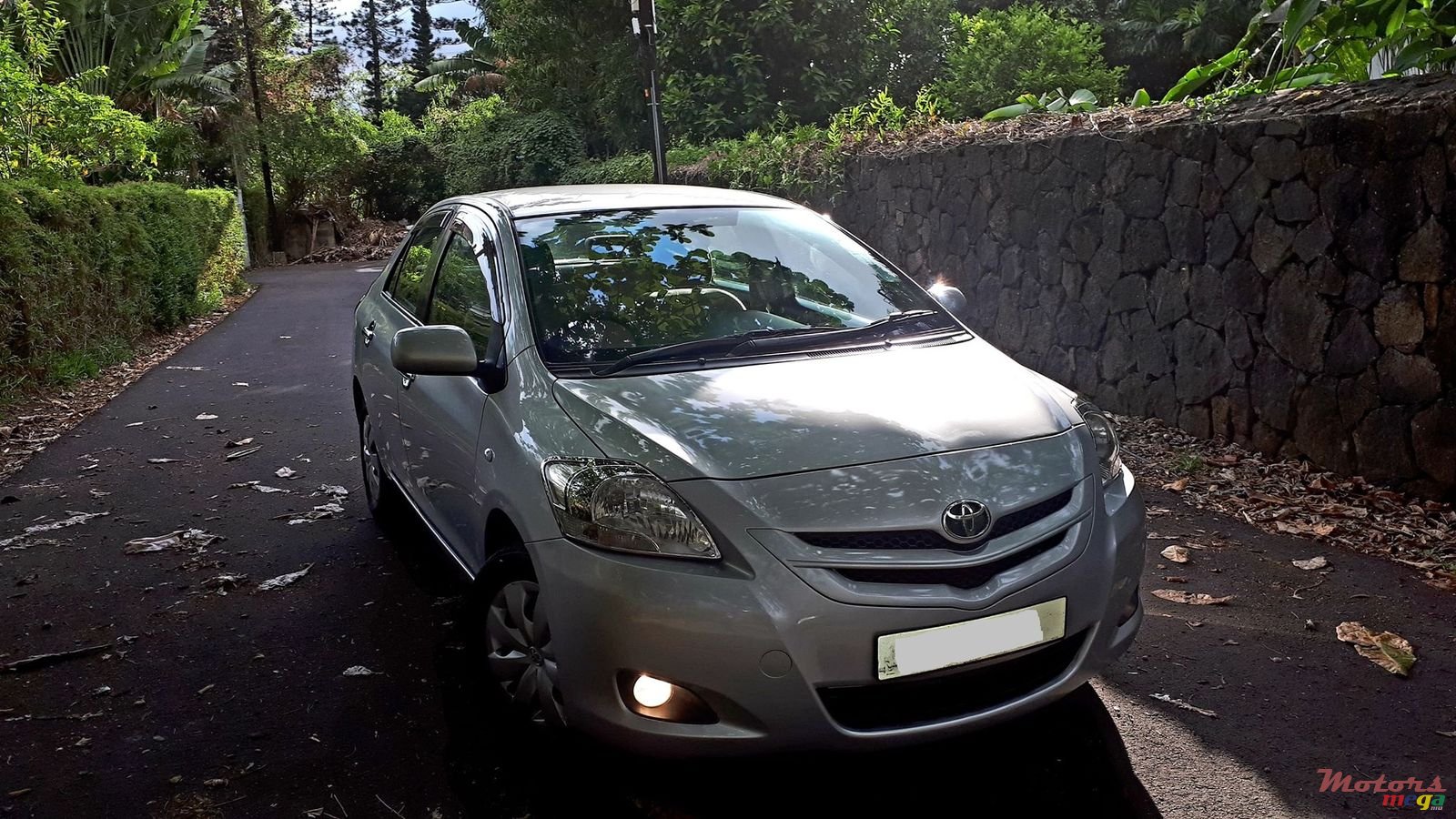 2007' Toyota Belta photo #1