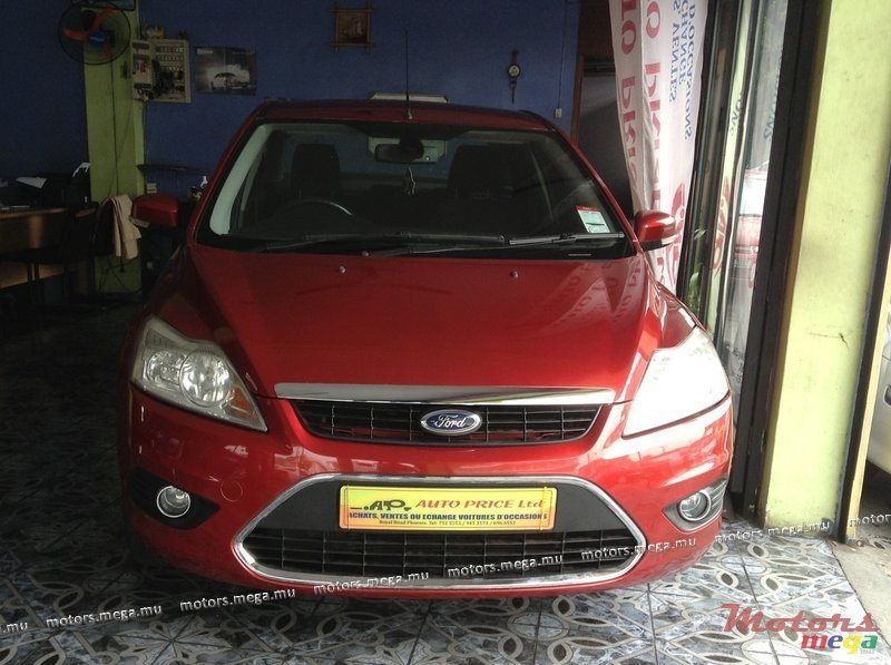 2011' Ford Focus photo #2