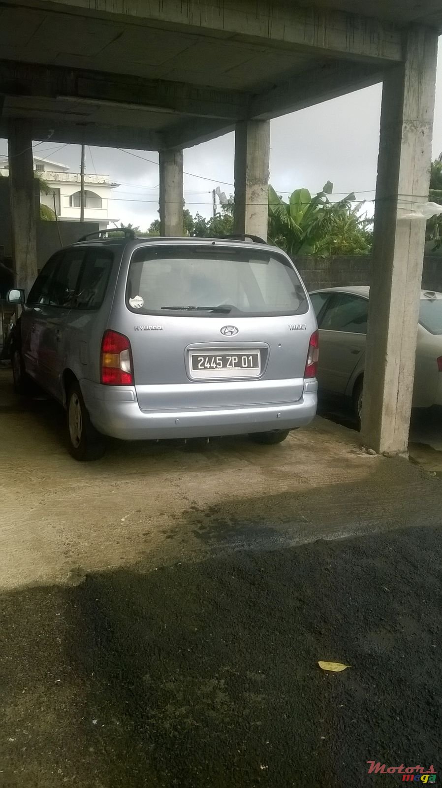 2001' Hyundai Trajet photo #2