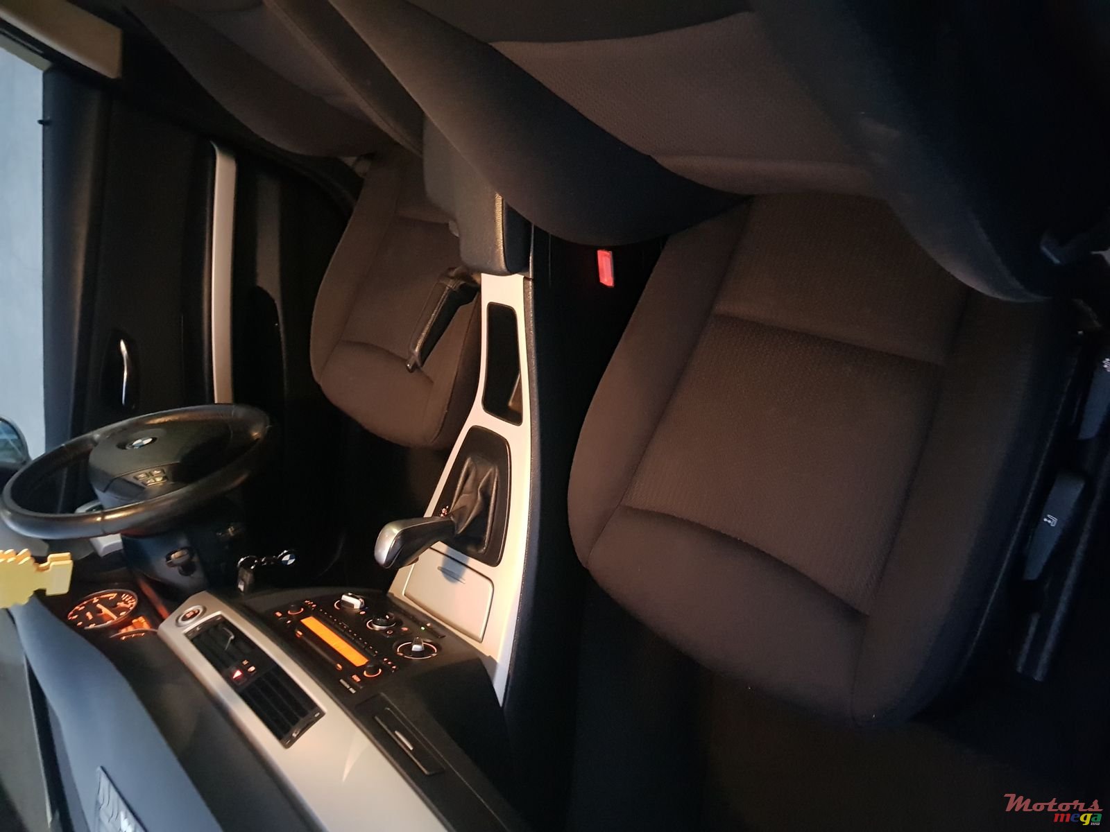 2009' BMW 318 automatic photo #5