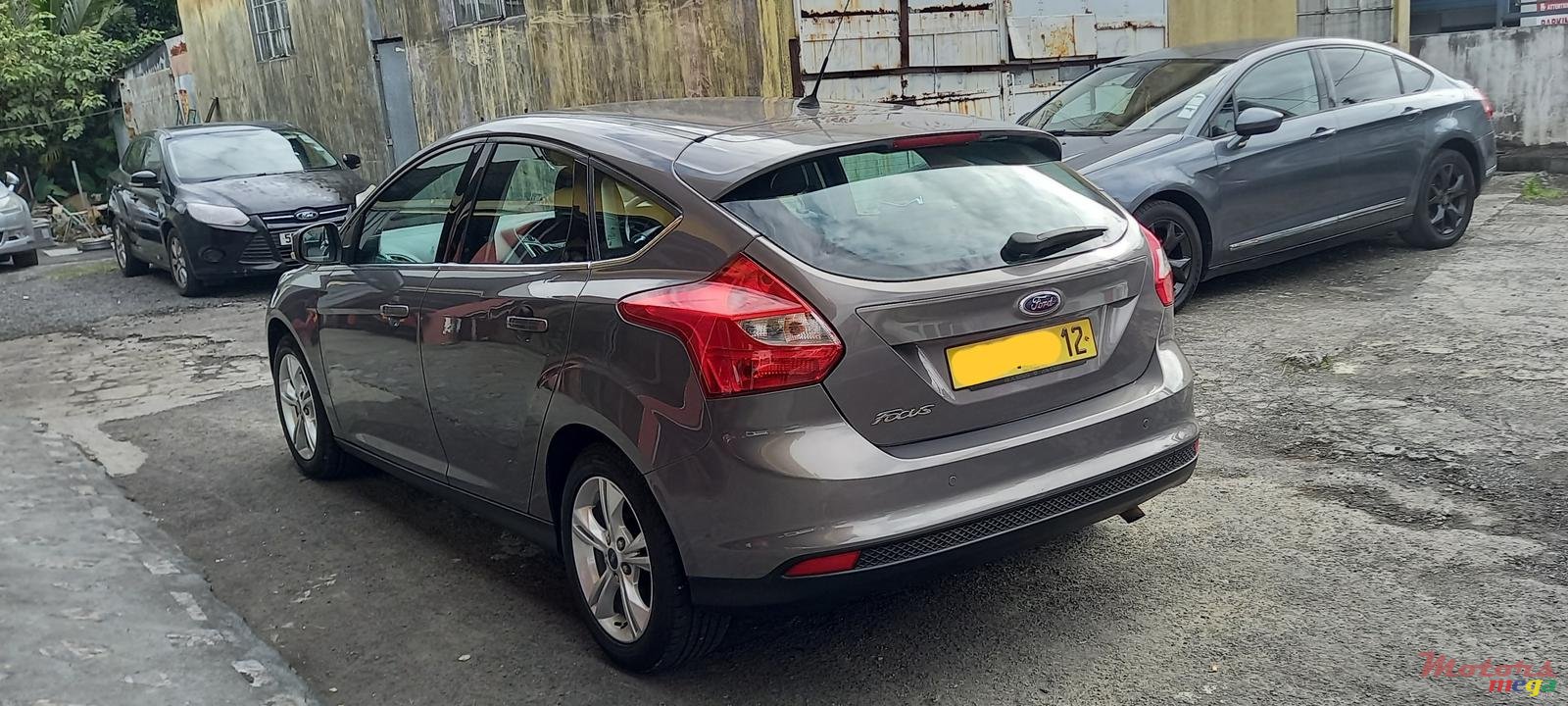 2012' Ford Focus Hatchback photo #3