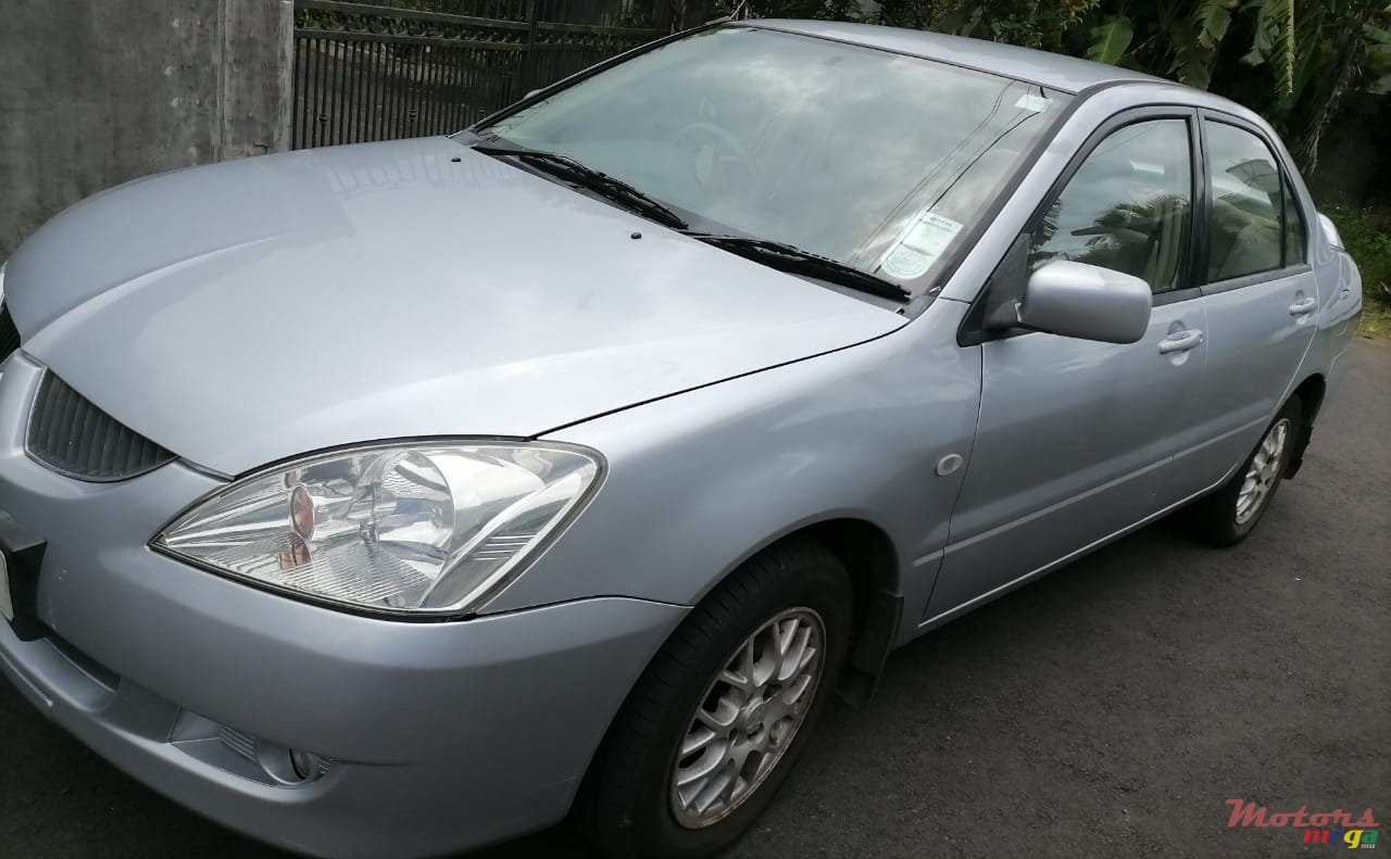 2004' Mitsubishi photo #2