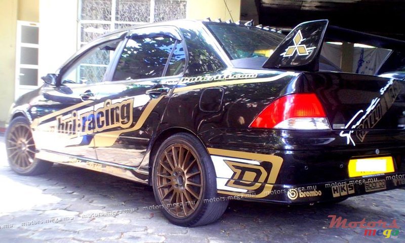 2002' Mitsubishi photo #4