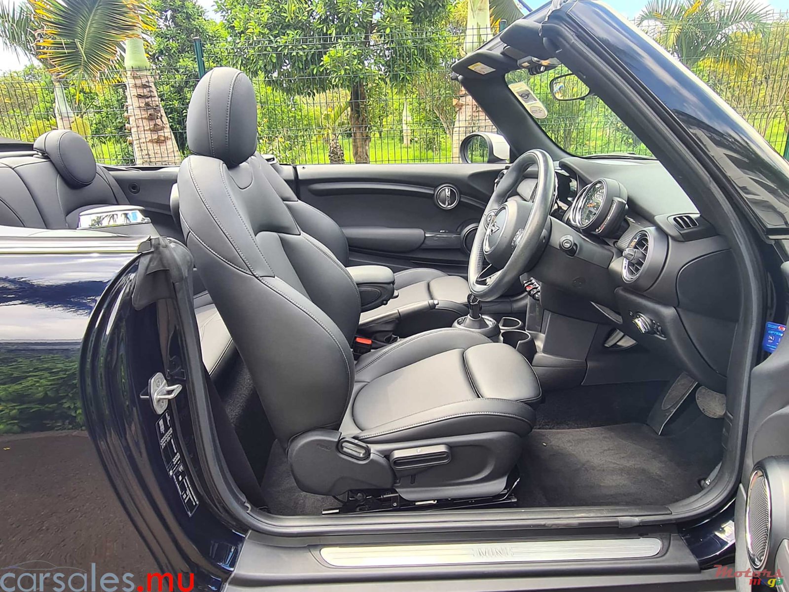 2021' MINI Cooper Cabrio photo #5