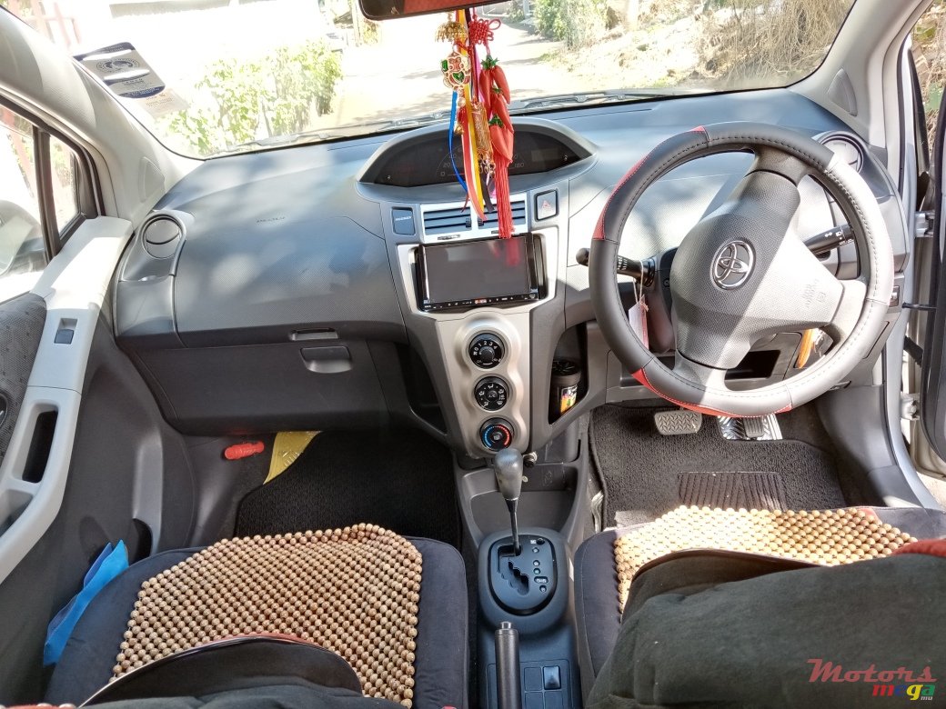 2010' Toyota Vitz photo #7