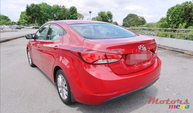 2013' Hyundai Elantra photo #3