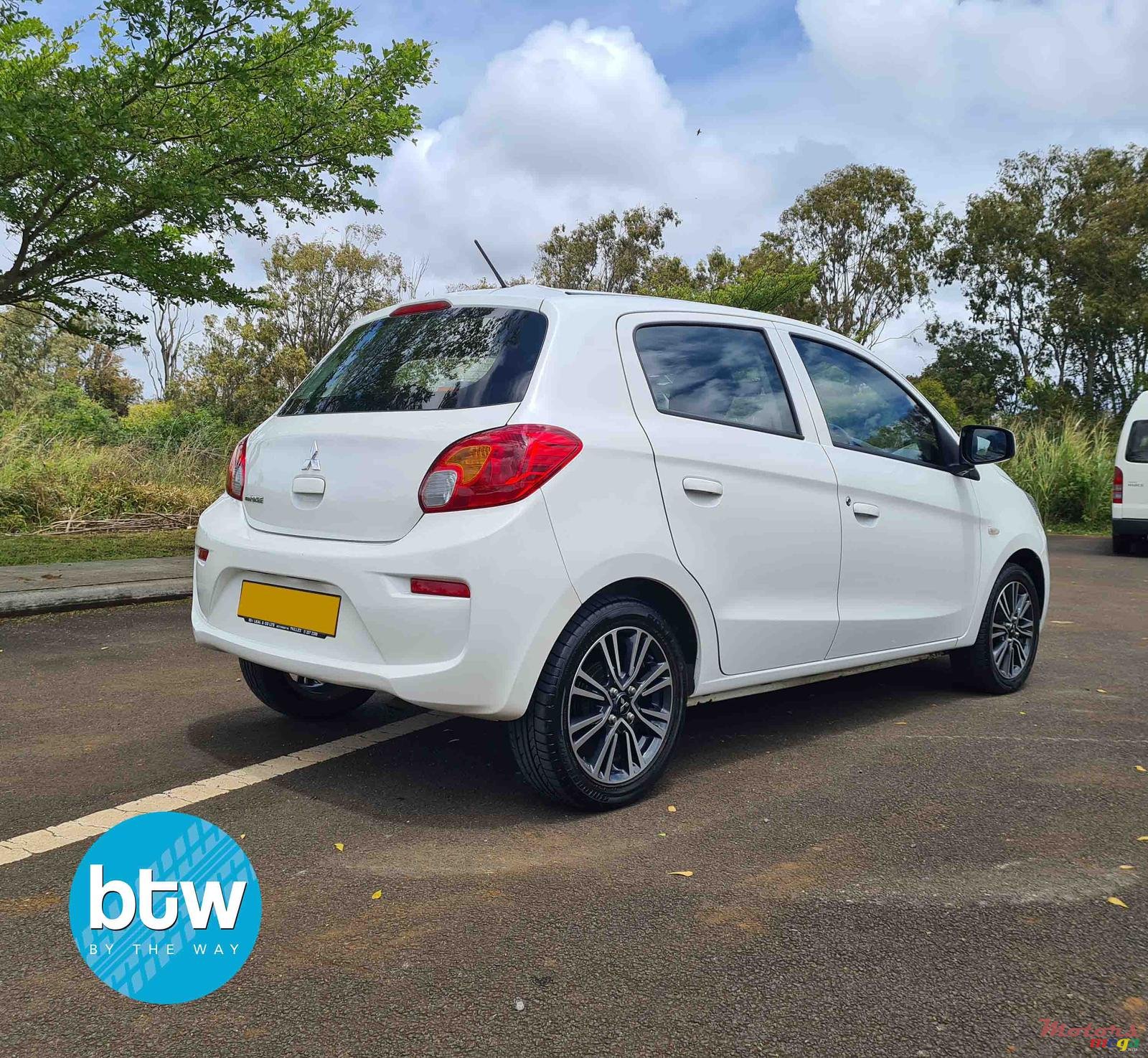 2020' Mitsubishi Mirage photo #3