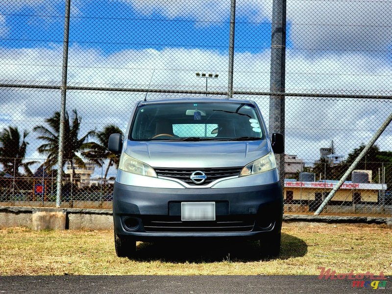 2009' Nissan NV200 photo #1