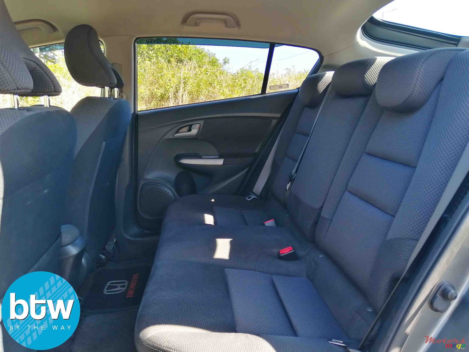 2011' Honda Insight Hybrid photo #3